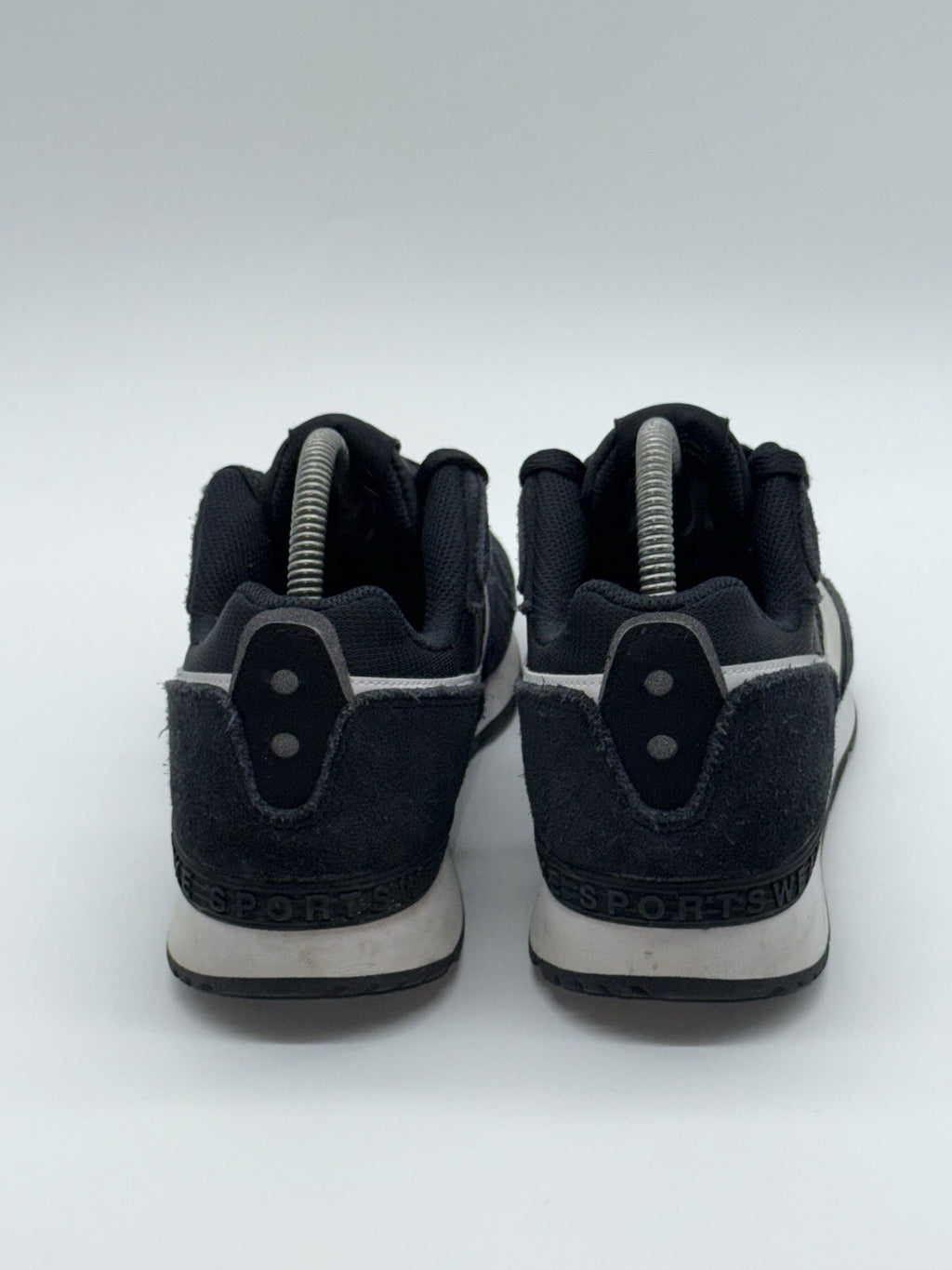 (2021) Nike Venture Runner Black White Suede Retro Trainers UK 7