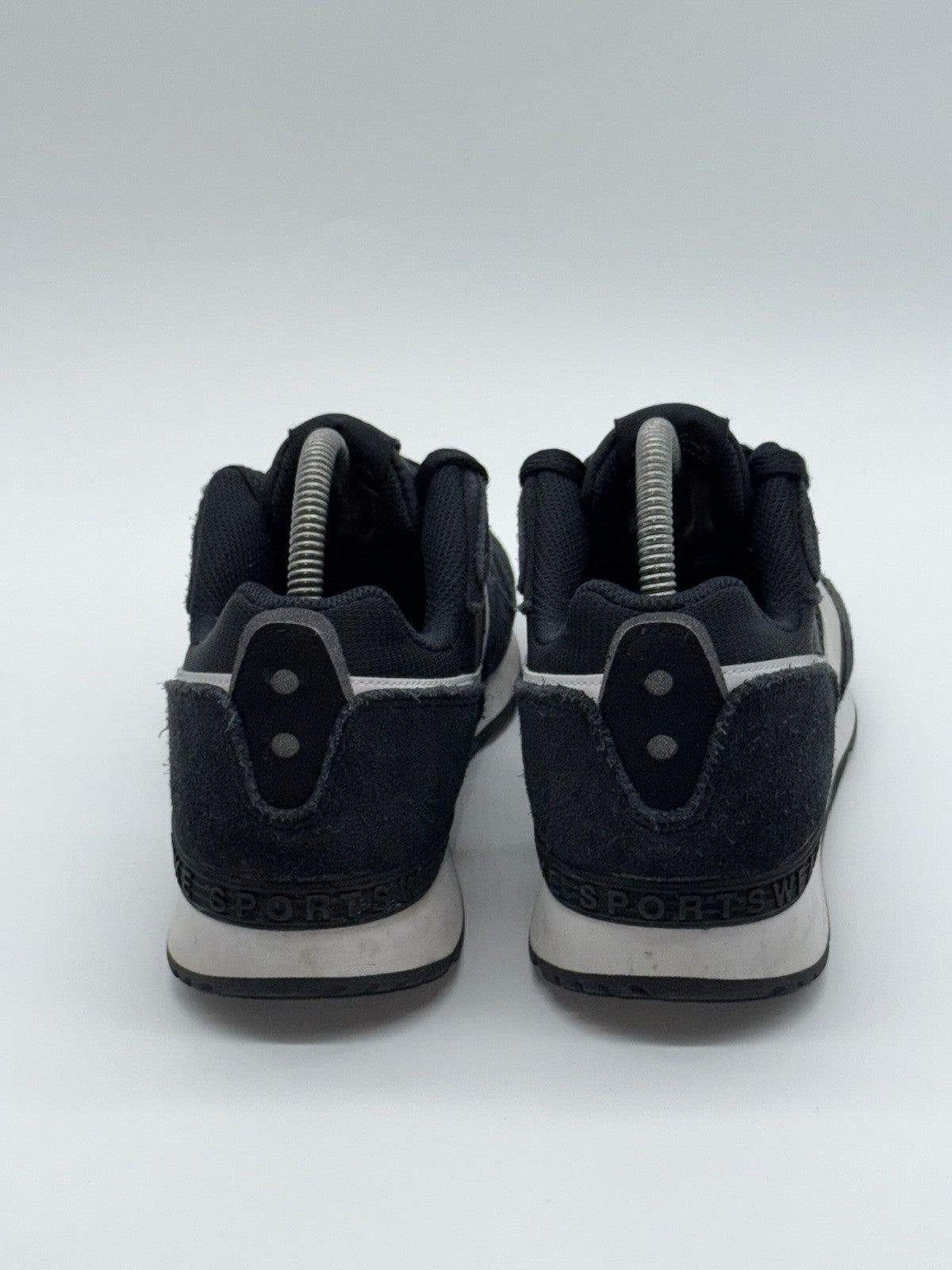 (2021) Nike Venture Runner Black White Suede Retro Trainers UK 7
