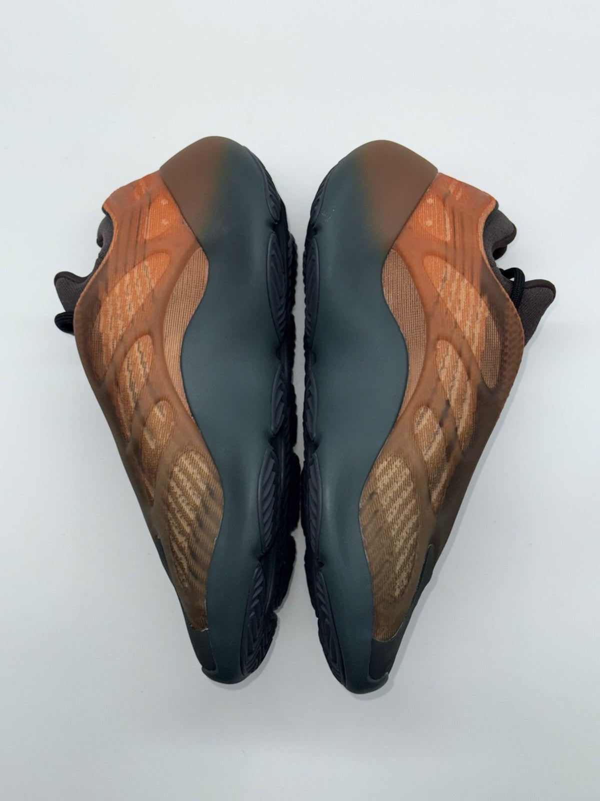 Adidas Yeezy Boost 700 V3 Copper Fade Size UK 6 Brand New Unworn GY4109