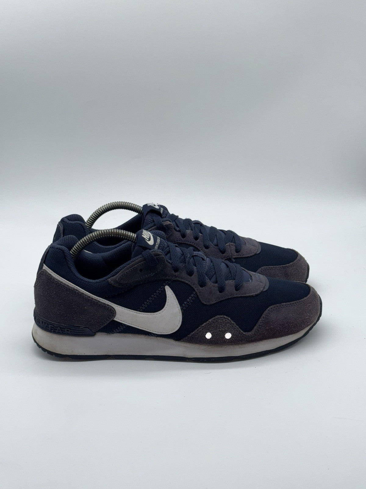 (2022) Nike Venture Runner Navy Blue White Retro Trainers Men’s UK 8.5