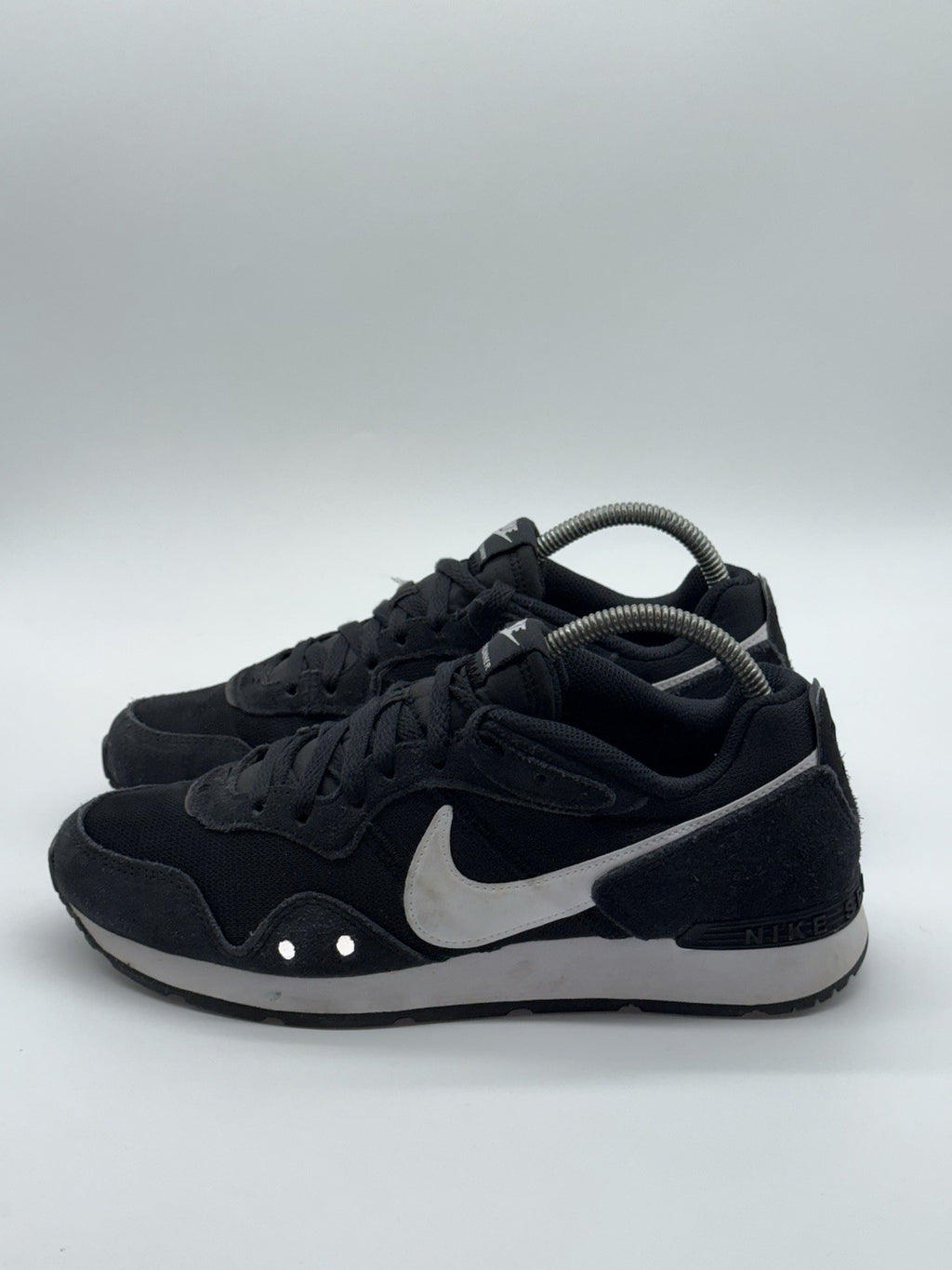(2021) Nike Venture Runner Black White Suede Retro Trainers UK 7