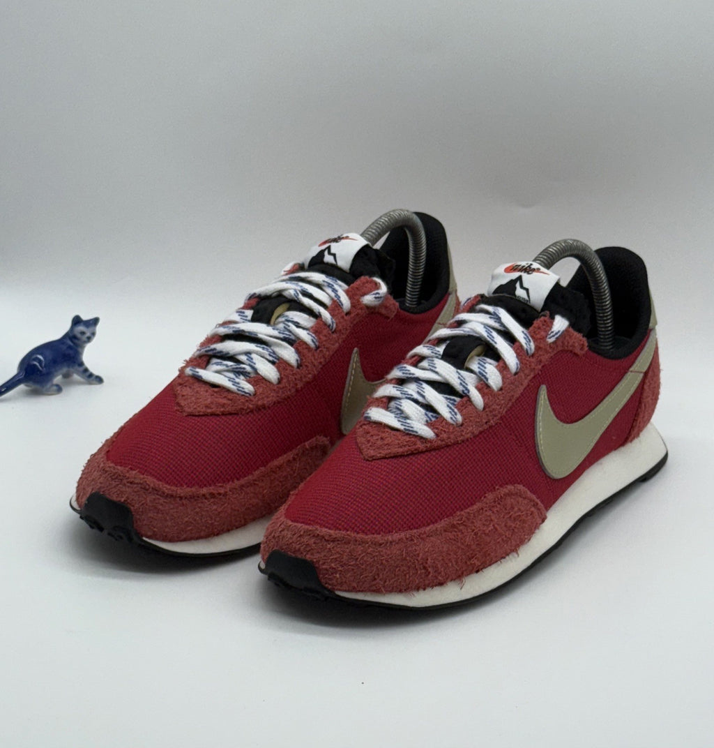 (2021) Nike Waffle Trainer 2 SD Gym Red Metallic Gold Star UK 7 (DC8865-600)