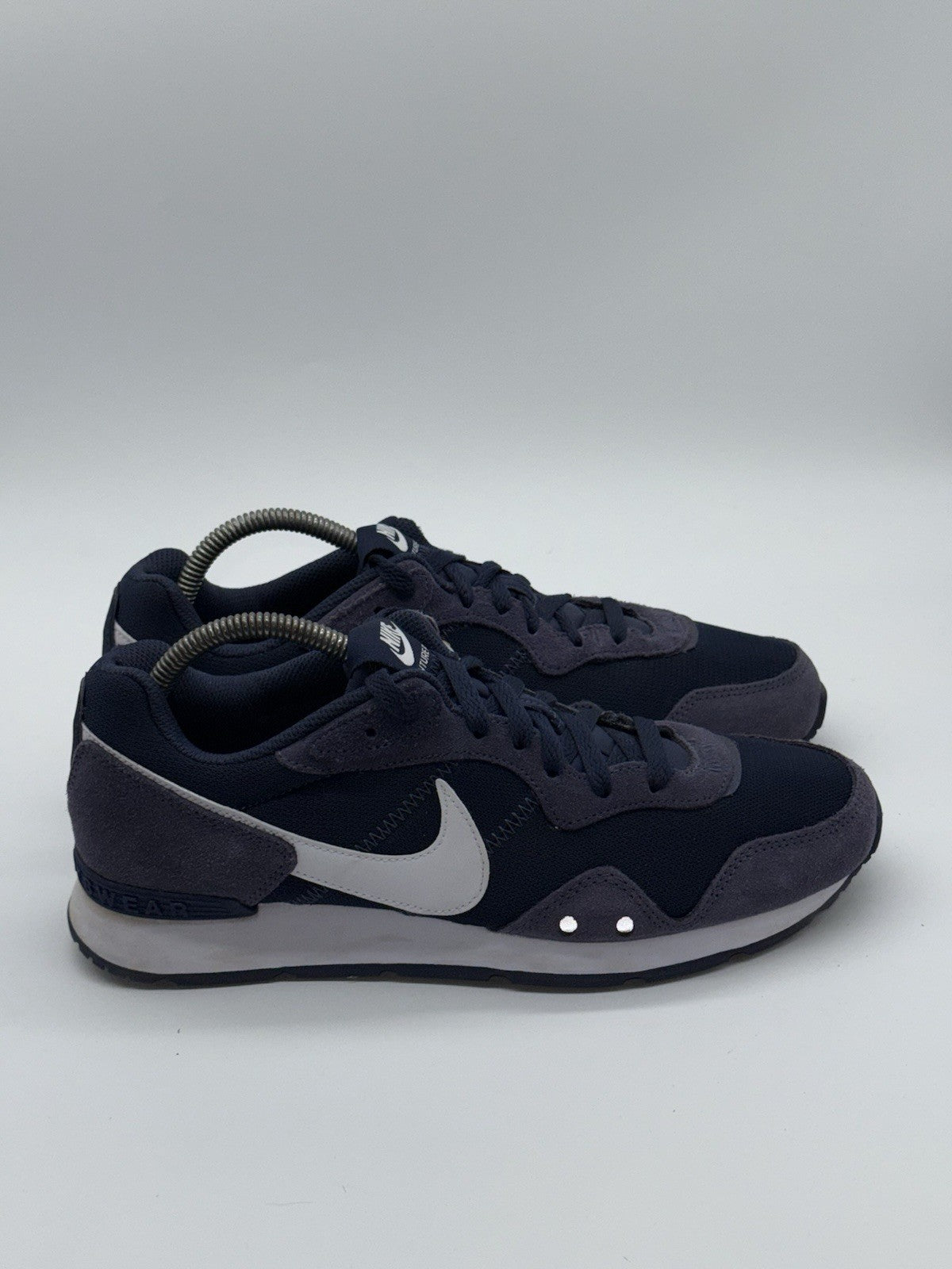 (2022) Nike Venture Runner Navy Blue White Retro Trainers Men’s UK 7.5