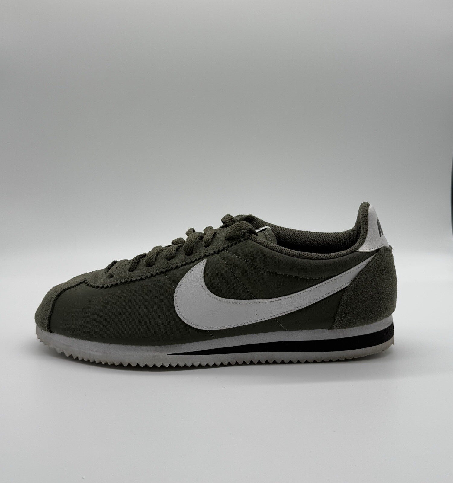 Men’s Nike Classic Cortez Nylon Cargo Khaki & White Size UK 9.5 (807472-300)