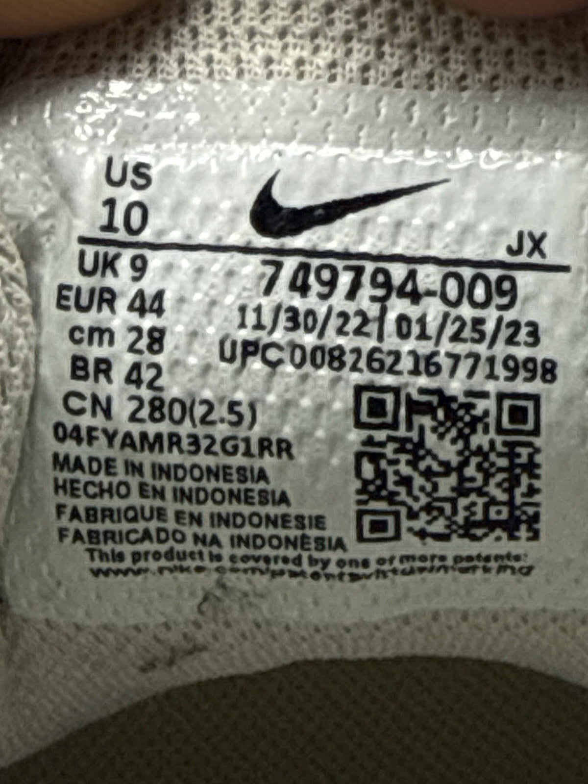 Nike MD Runner 2 'Light Bone x Obsidian' – UK 9