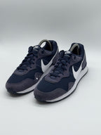 (2022) Nike Venture Runner Navy Blue White Retro Trainers Men’s UK 7.5