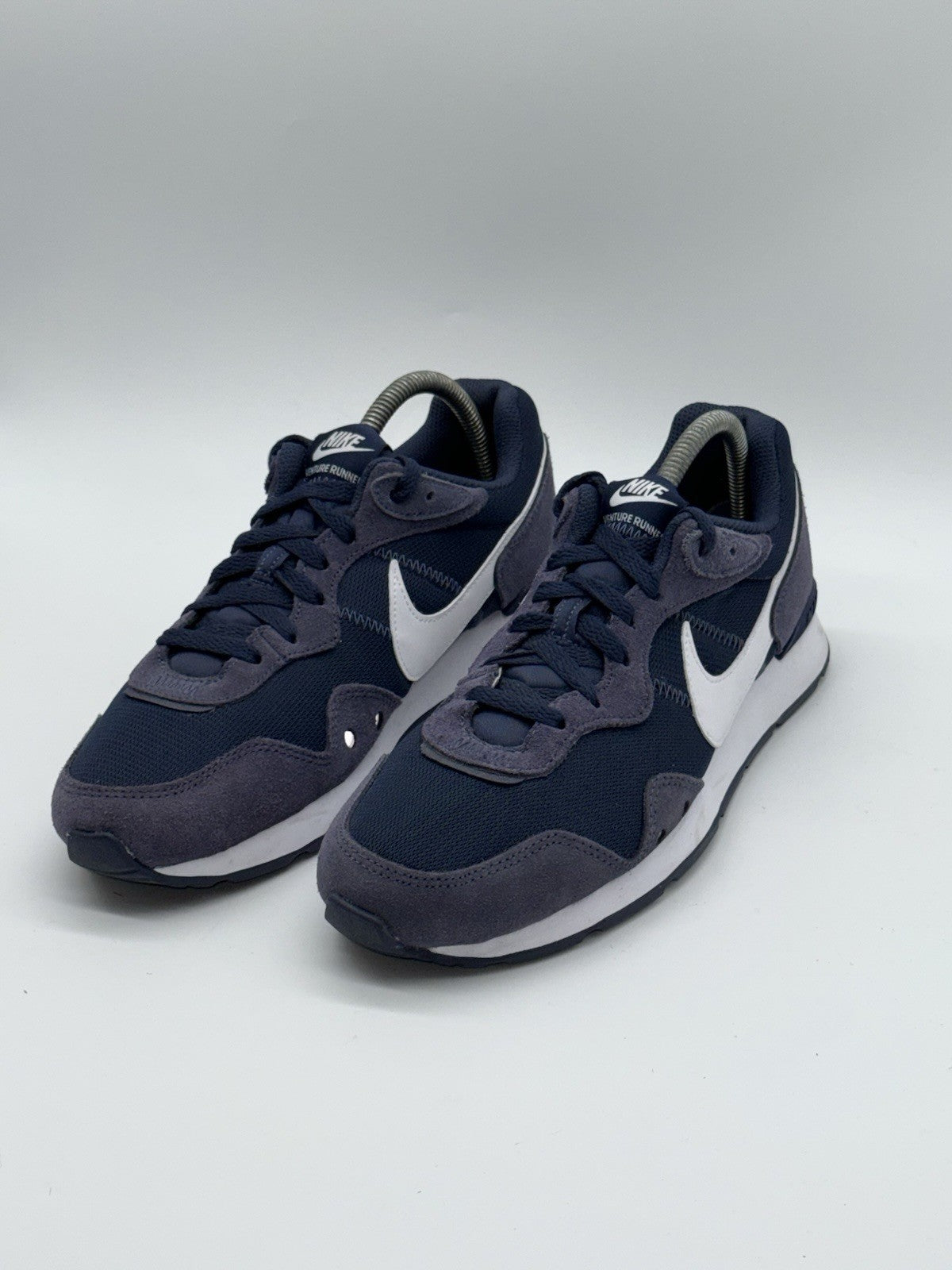 (2022) Nike Venture Runner Navy Blue White Retro Trainers Men’s UK 7.5