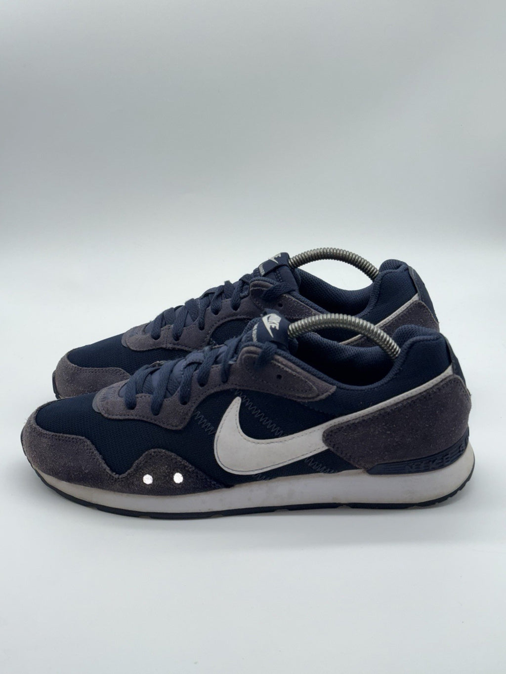 (2022) Nike Venture Runner Navy Blue White Retro Trainers Men’s UK 8.5