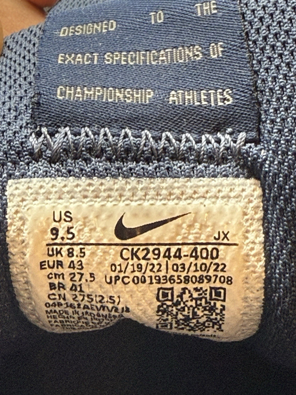 (2022) Nike Venture Runner Navy Blue White Retro Trainers Men’s UK 8.5