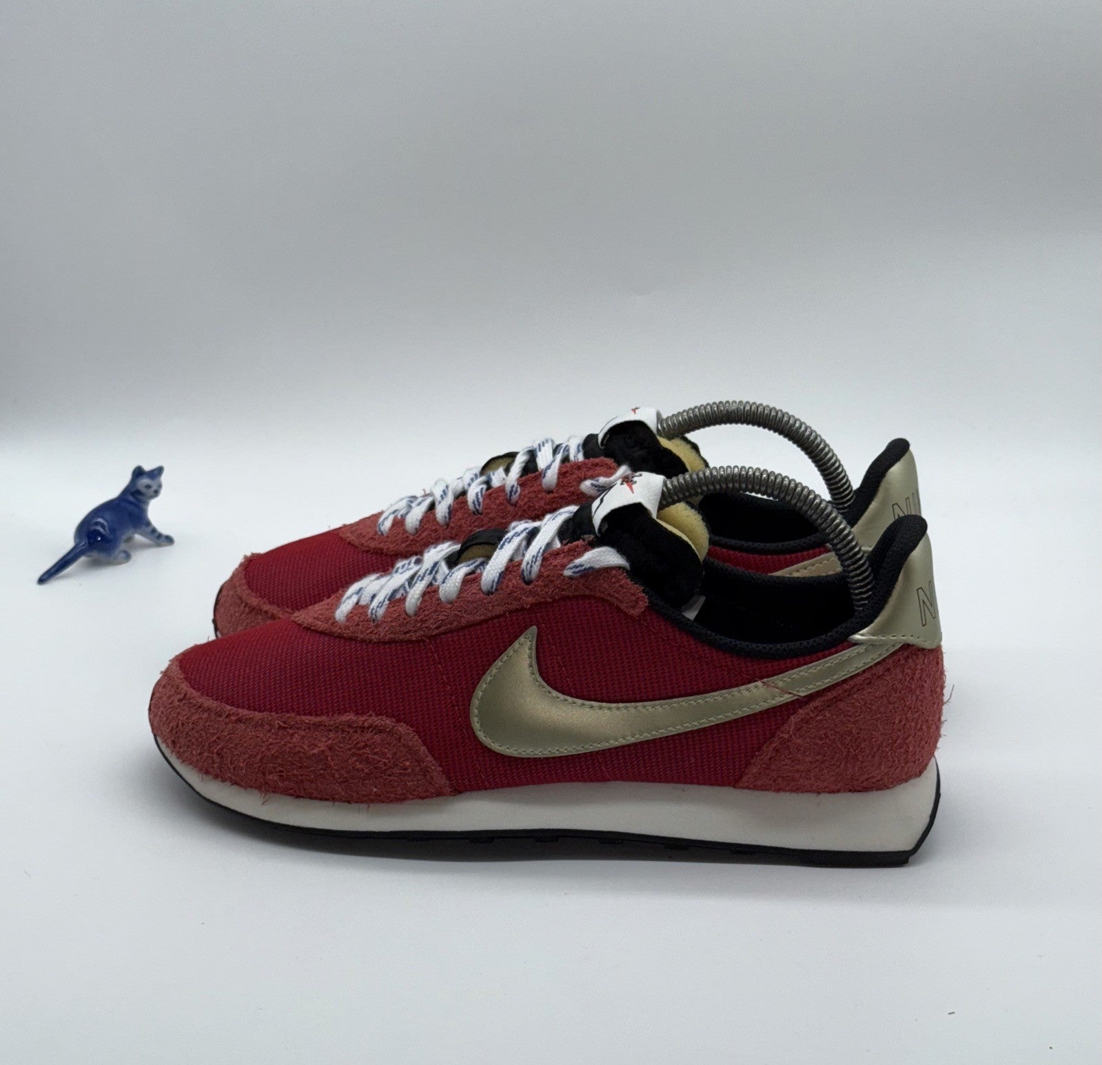 (2021) Nike Waffle Trainer 2 SD Gym Red Metallic Gold Star UK 7 (DC8865-600)
