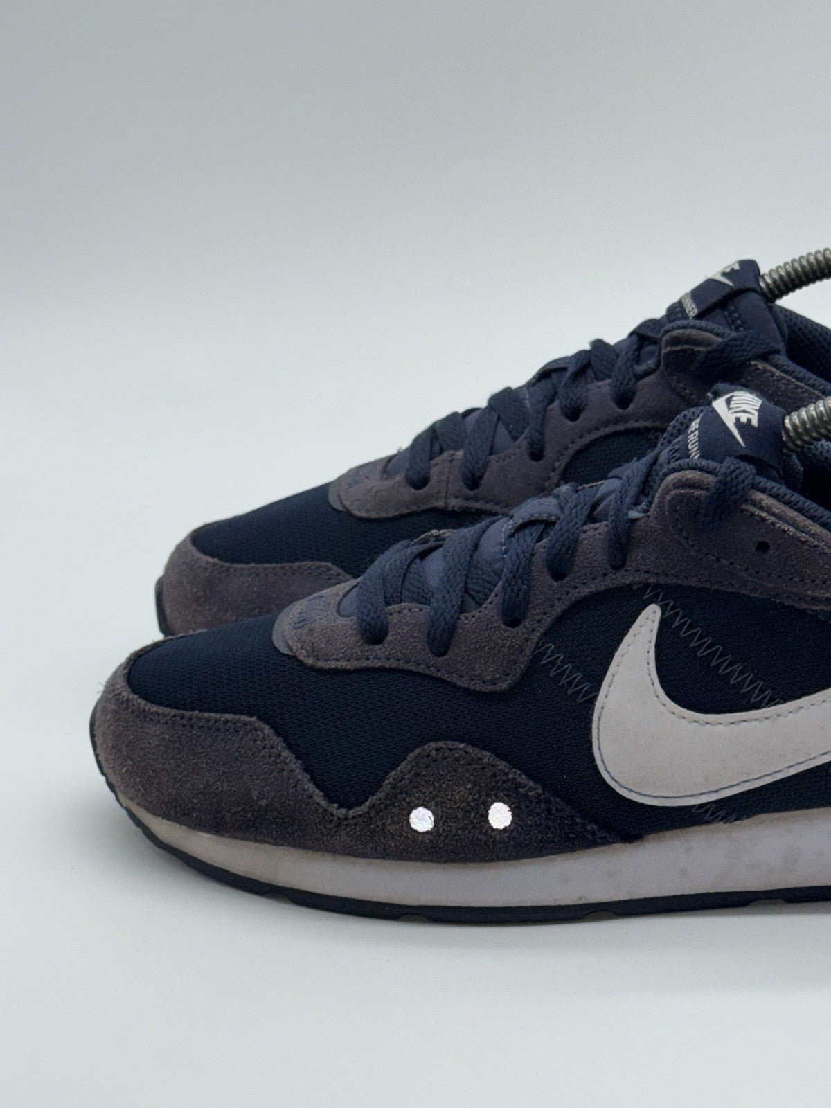 (2022) Nike Venture Runner Navy Blue White Retro Trainers Men’s UK 8.5