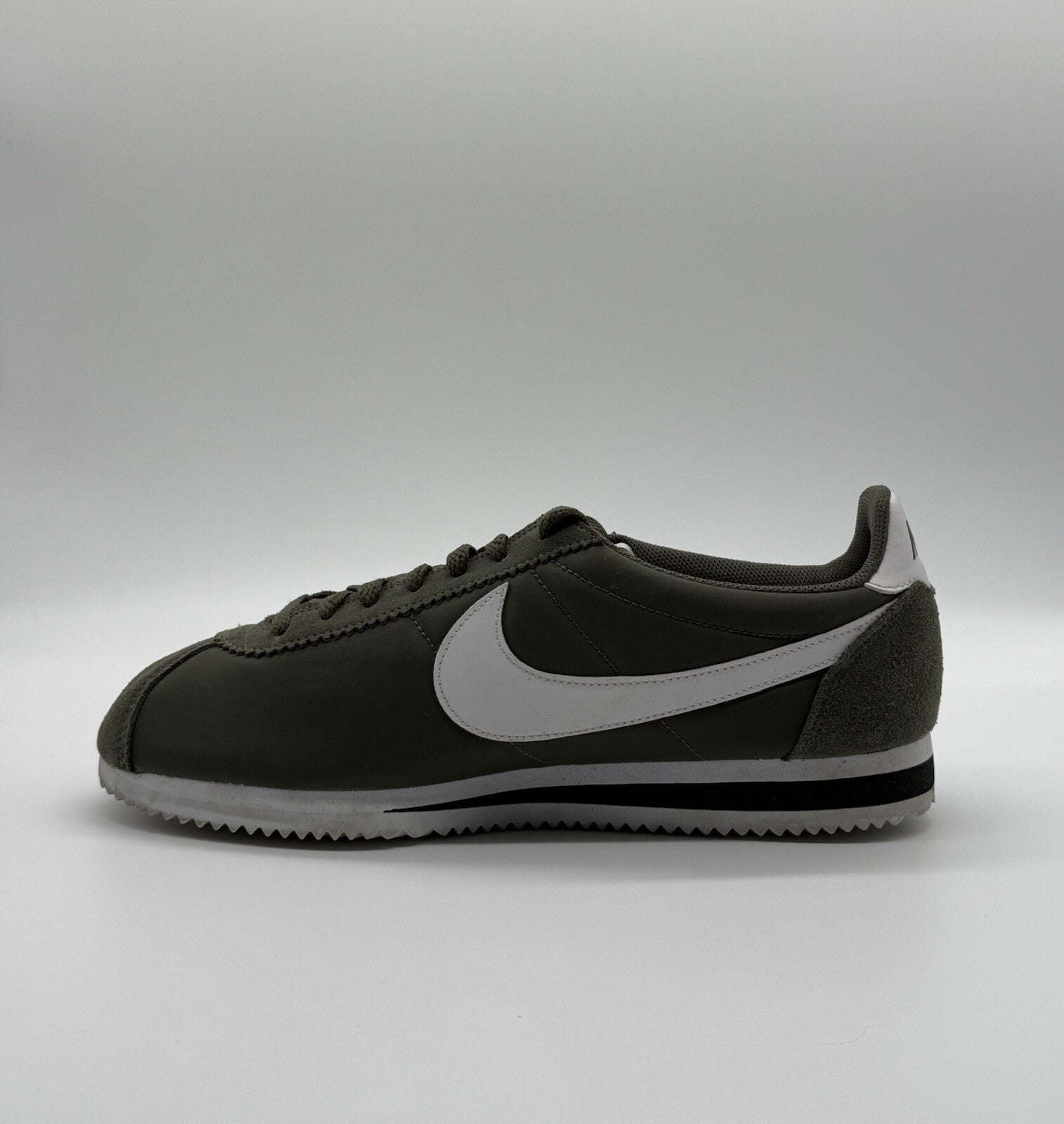 Men’s Nike Classic Cortez Nylon Cargo Khaki & White Size UK 9.5 (807472-300)