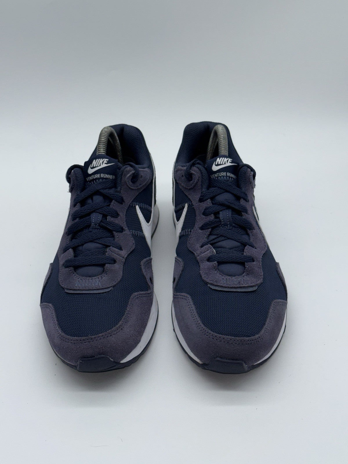 (2022) Nike Venture Runner Navy Blue White Retro Trainers Men’s UK 7.5