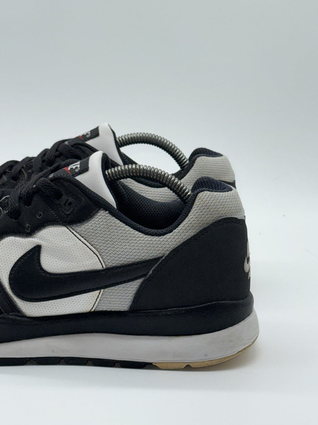 (2008) Men’s Nike Vintage Air Windrunner TR2 Retro Trainers Black & White UK 8