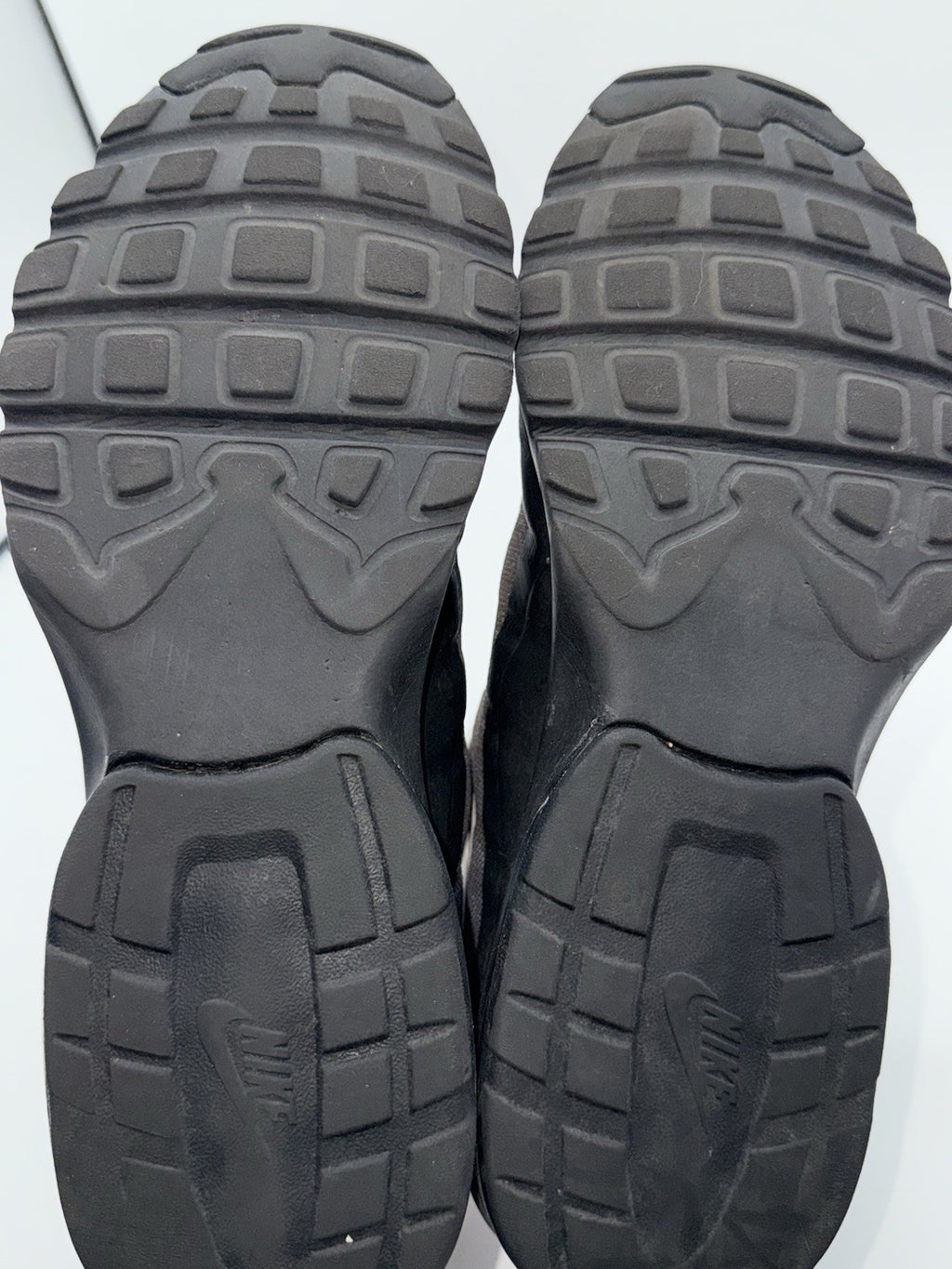 Nike Air Max Invigor Print M - Black/Grey/White Size UK 7