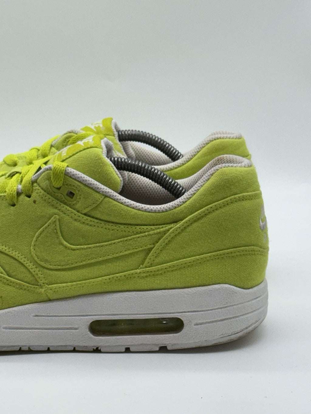(2011) Nike Air Max 1 Cyber Trainers Size 10.5 Luminous Neon Green (308866-302)