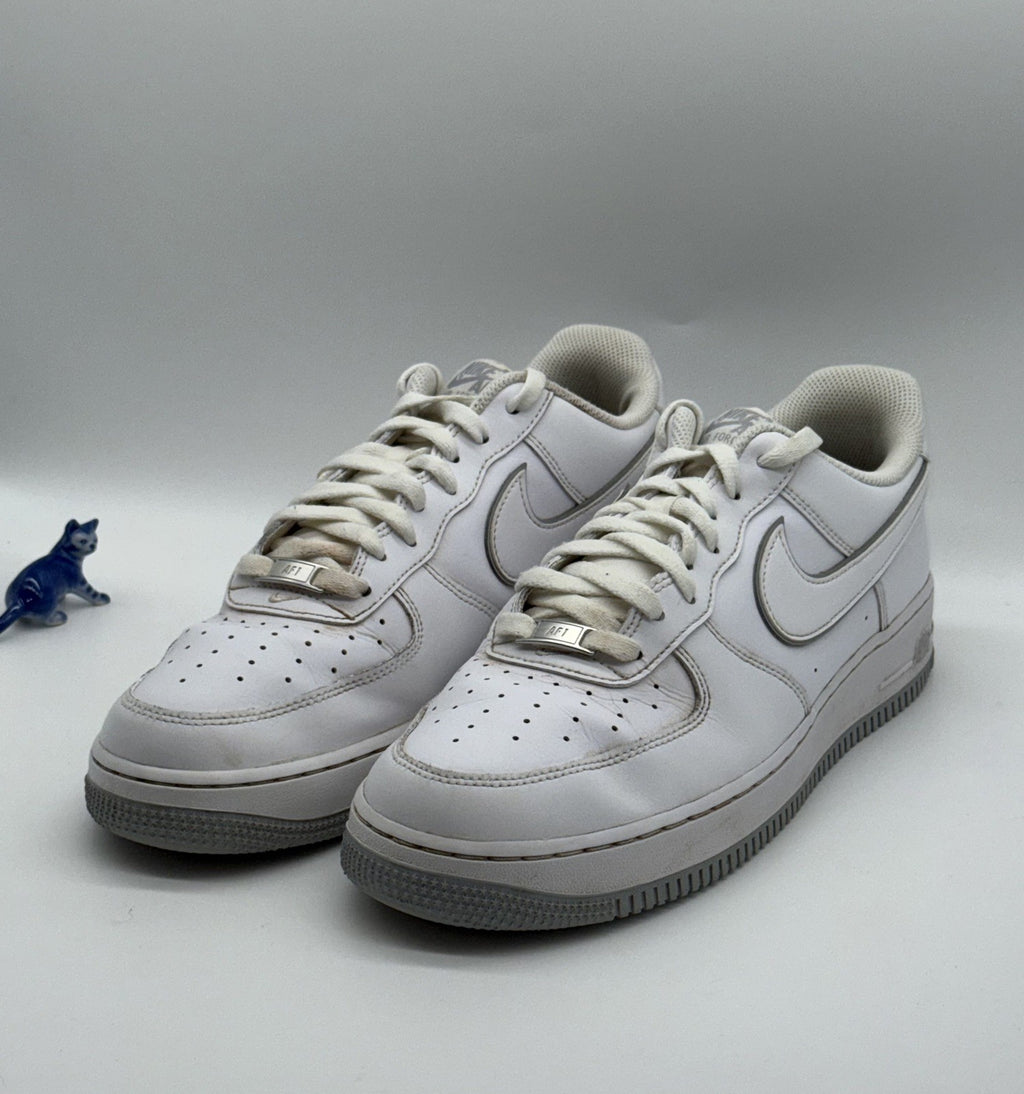 Nike Air Force 1 '07 Low White Wolf Grey Sole Size UK 10.5 (DV0788-100)