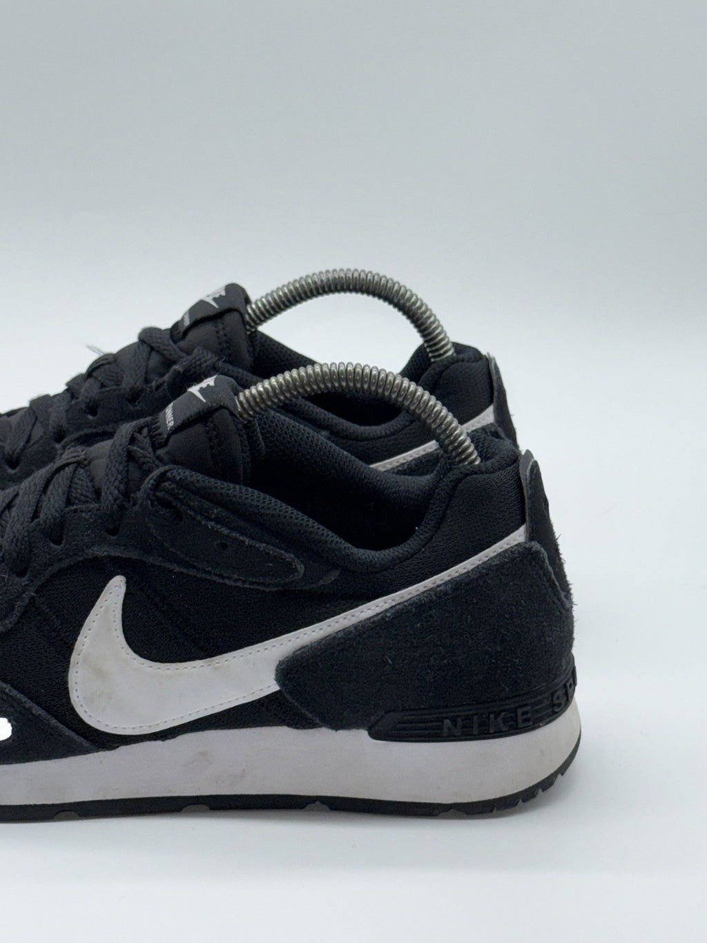(2021) Nike Venture Runner Black White Suede Retro Trainers UK 7