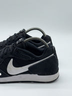 (2021) Nike Venture Runner Black White Suede Retro Trainers UK 7