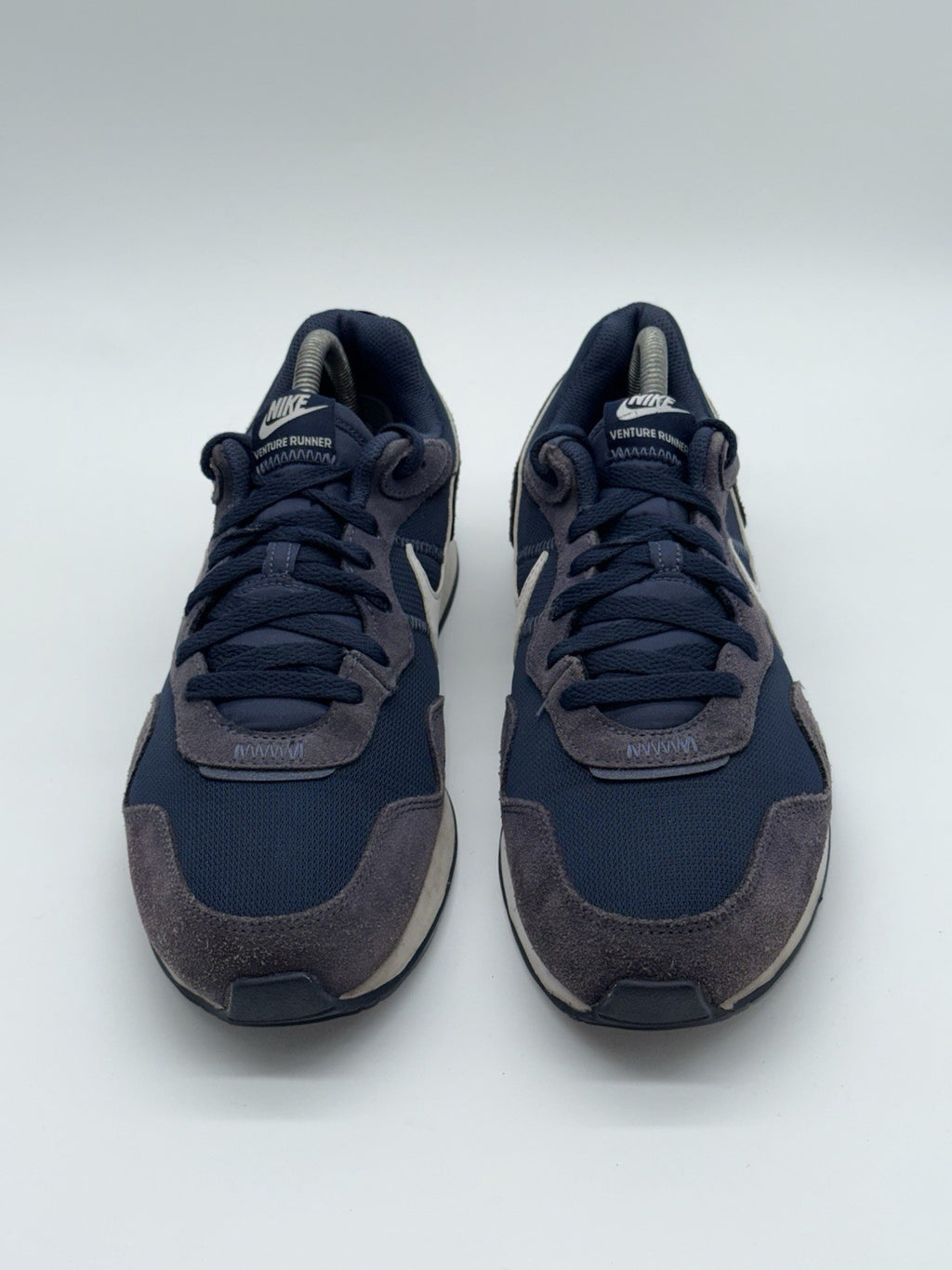 (2022) Nike Venture Runner Navy Blue White Retro Trainers Men’s UK 8.5