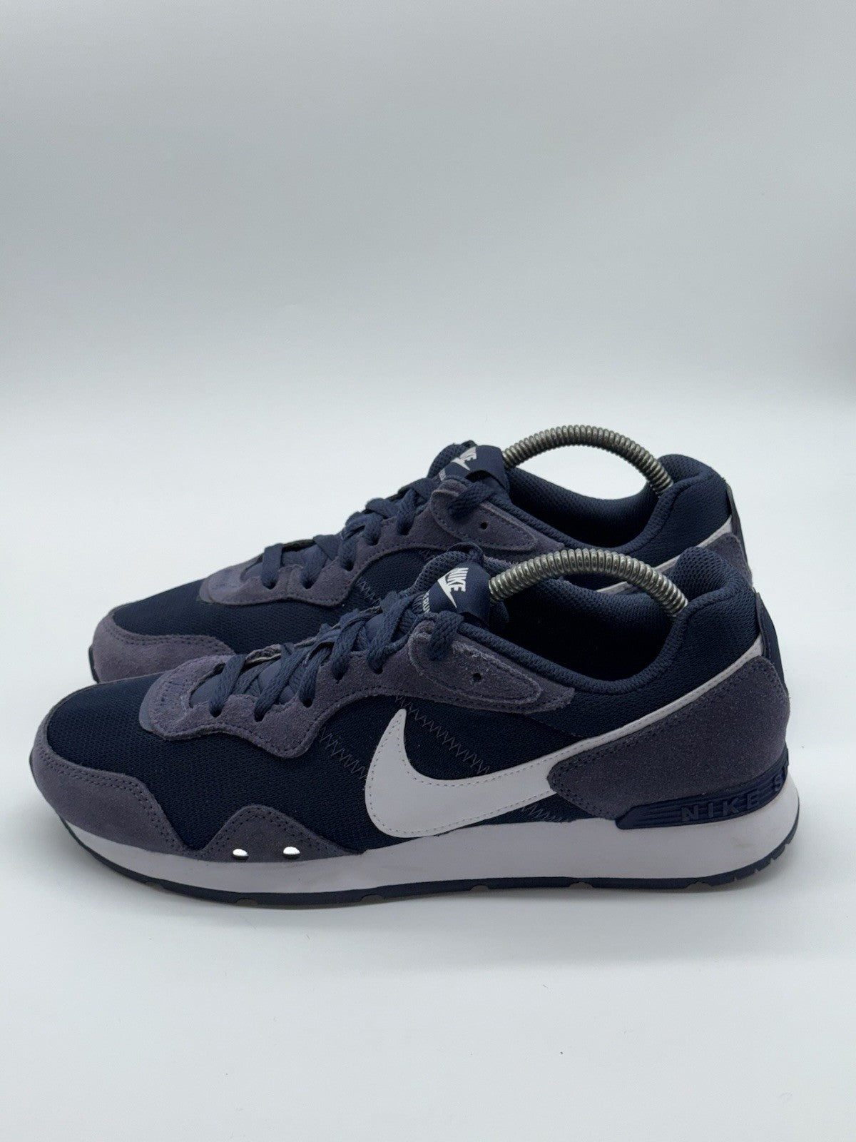 (2022) Nike Venture Runner Navy Blue White Retro Trainers Men’s UK 7.5