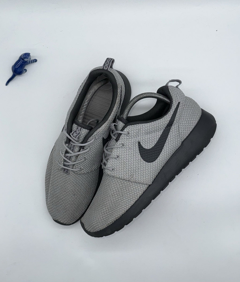 (2014) Nike Roshe One Run Wolf Grey x Black Size UK 7 Trainers