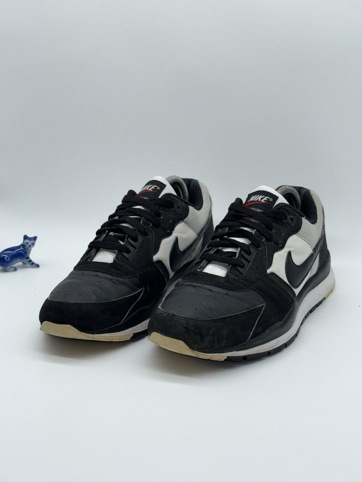 (2008) Men’s Nike Vintage Air Windrunner TR2 Retro Trainers Black & White UK 8