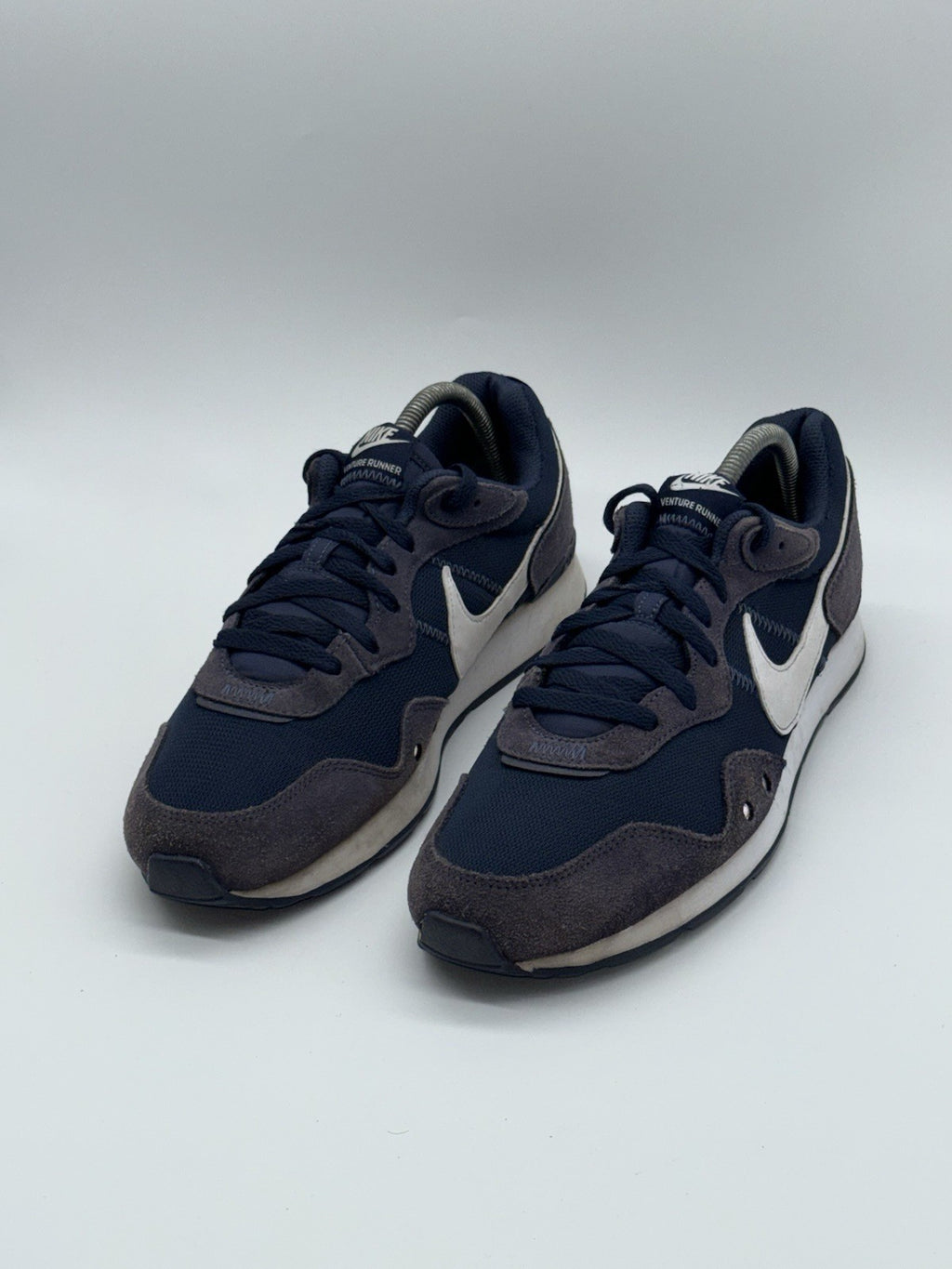 (2022) Nike Venture Runner Navy Blue White Retro Trainers Men’s UK 8.5