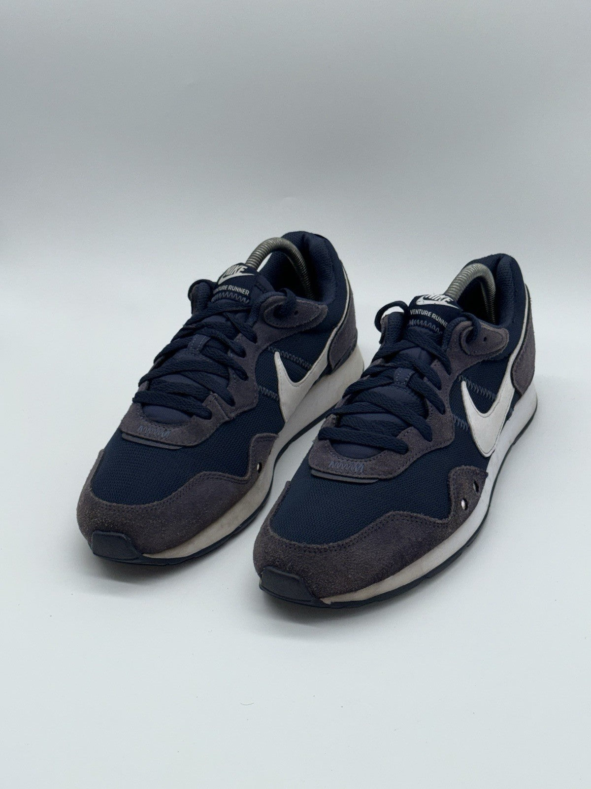 (2022) Nike Venture Runner Navy Blue White Retro Trainers Men’s UK 8.5