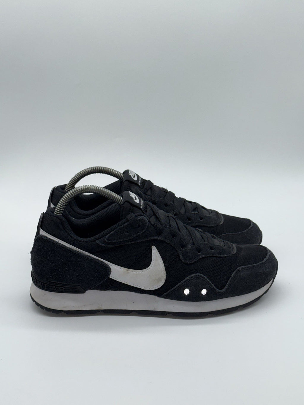 (2021) Nike Venture Runner Black White Suede Retro Trainers UK 7