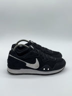 (2021) Nike Venture Runner Black White Suede Retro Trainers UK 7